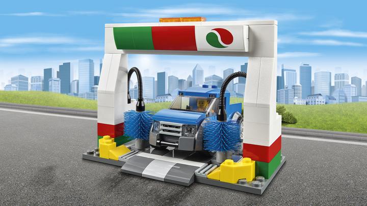 Actual product image LEGO City petrol station (60132, LEGO City)