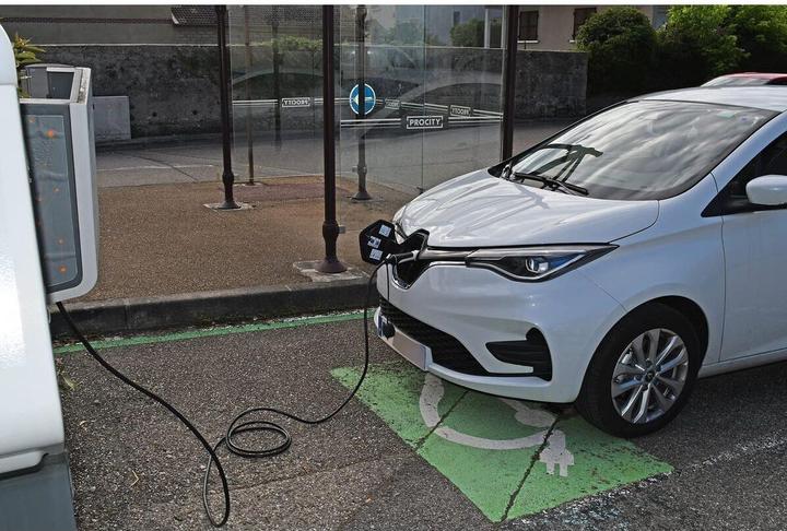 Actual product image AEG Batterieladegerät 16 A (16 A)