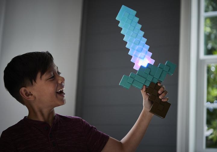 Produktbild Mattel Epee 40cm Sonore Minecraft