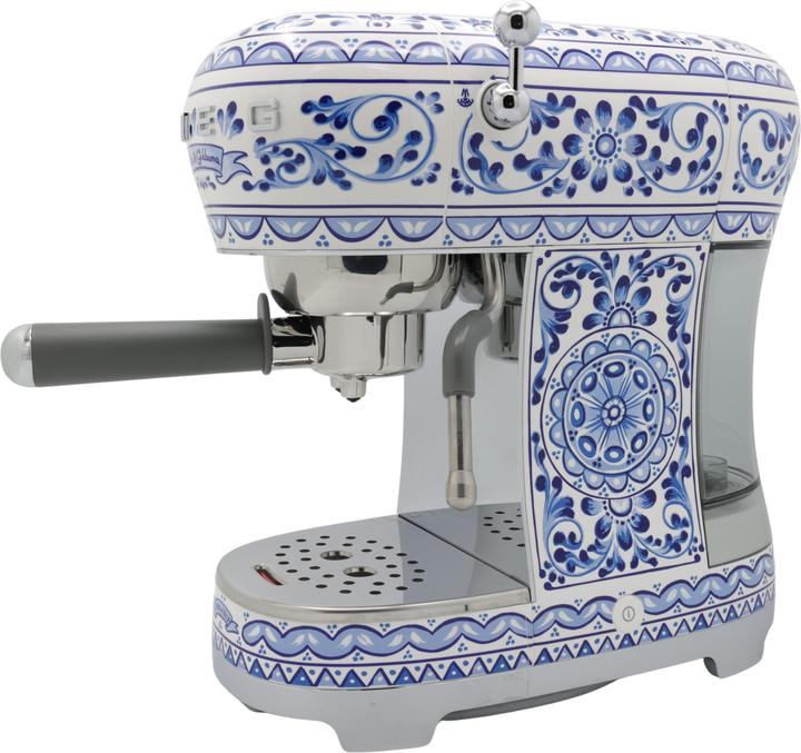 Actual product image Smeg Dolce & Gabbana Espressomachine ECF02DGBEU