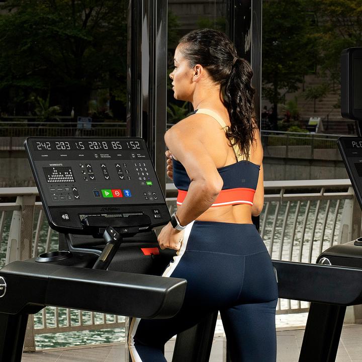 Actual product image Life Fitness Club Series Plus Treadmill with German SL Console