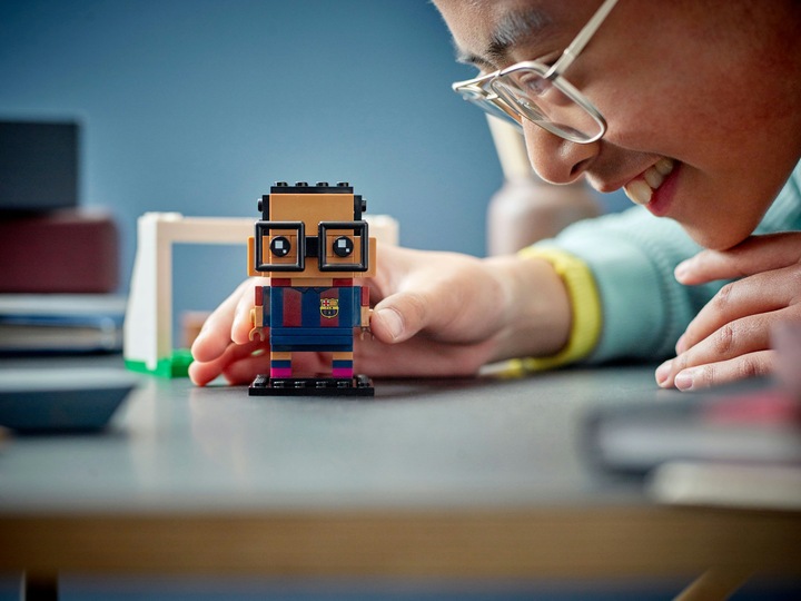 Actual product image LEGO Brick Headz - FC Barcelona â€" Go Brick Me (40542, LEGO Brickheadz)