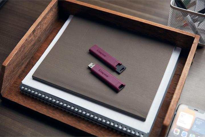 Actual product image Kingston DataTraveler Max (1000 GB, USB-A)