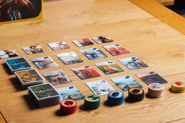 Productafbeelding Brain Games Splendor | LT / LV / EE / RU (Ests, Lets, Litouws, Russisch, 2 - 4 Spelers)