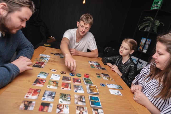 Productafbeelding Brain Games Splendor | LT / LV / EE / RU (Ests, Lets, Litouws, Russisch, 2 - 4 Spelers)