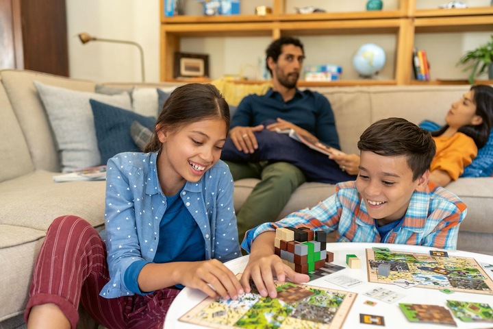 Actual product image Ravensburger board game Minecraft Builders & Biomes (LT, LV, EE), 27088 (Latvian, Lithuanian, Estonian)