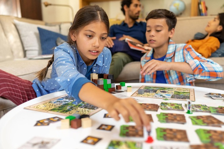 Produktbild Ravensburger board game Minecraft Builders & Biomes (LT, LV, EE), 27088 (Lettisch, Litauisch, Estnisch)
