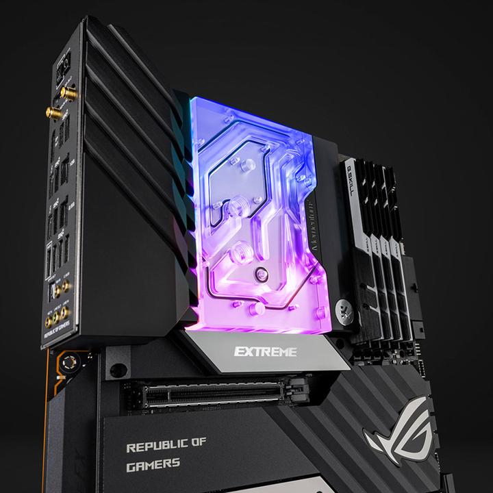 Actual product image EKWB EK Quantum Momentum² ROG Crosshair VIII Extreme RGB acrylic