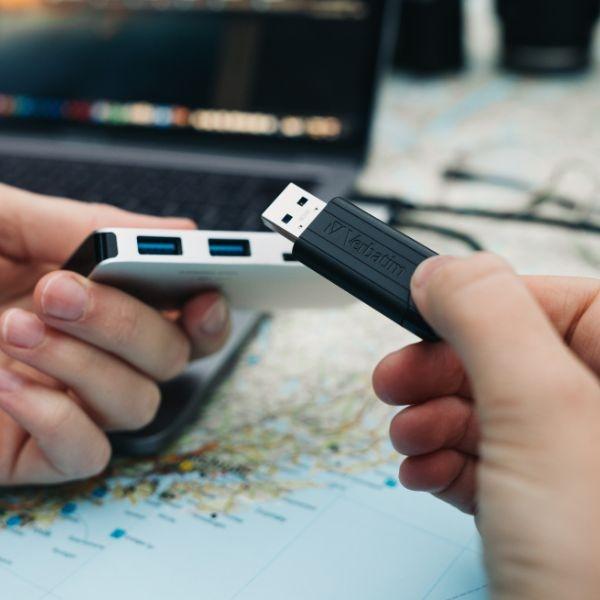 Actual product image Verbatim Store 'n' Go Pin Stripe (16 GB, USB-A)