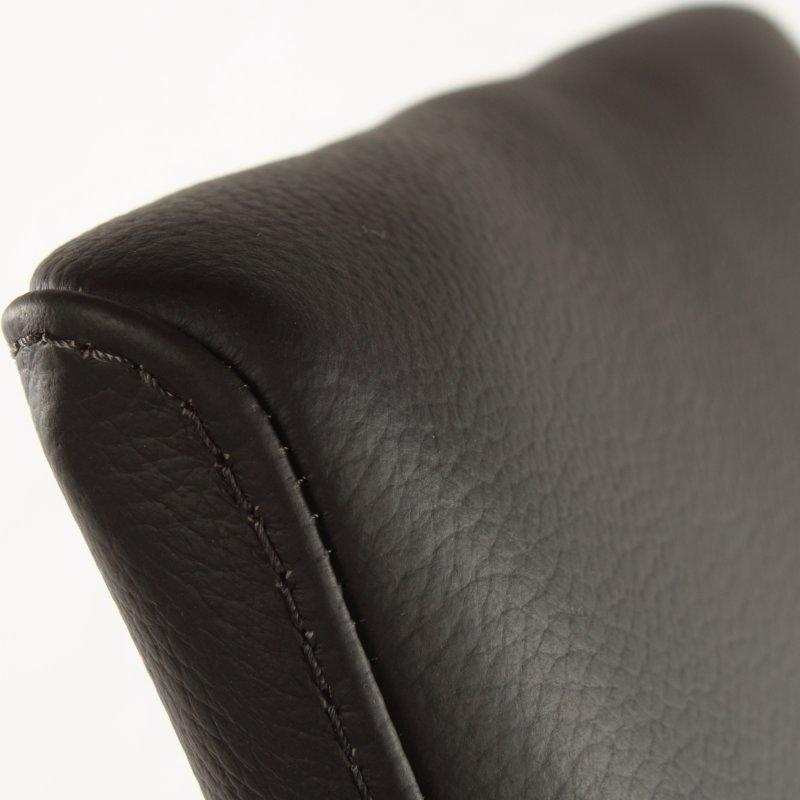 Thumbnail - SIX, Stühle, Ein stabiler und wertiger Lederstuhl mit langlebigem Aufbau und gebürsteten Edelstahl Füssen.