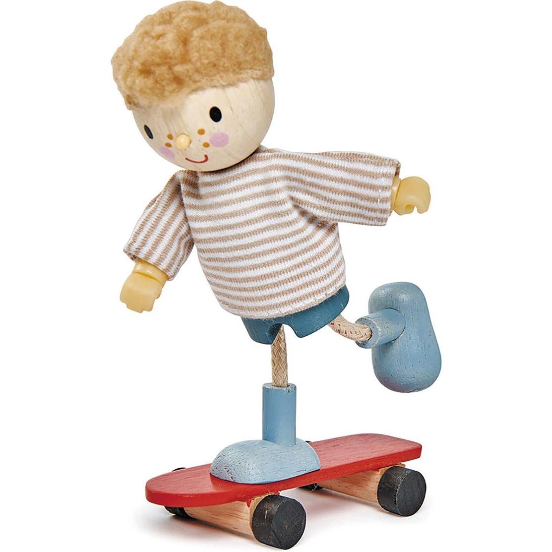Tender Leaf Toys Edward & Skateboard