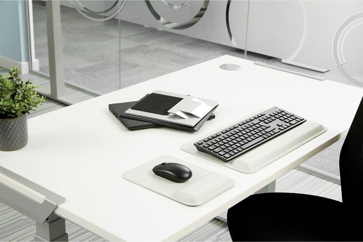 Actual product image Fellowes HYLYFT Notebook Stand Stainless Steel