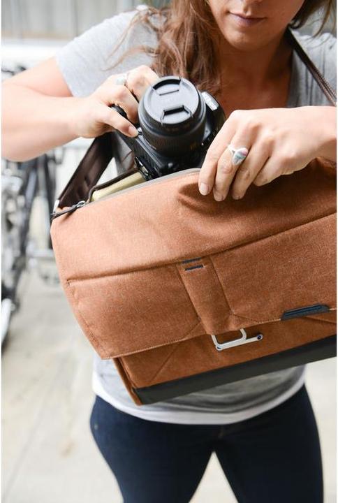 Actual product image Peak Design Everyday Messenger 15" Heritage Tan (Camera shoulder bag)