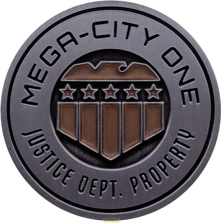 Actual product image Fanattik 2000 AD Sammelmünze Judge Dredd Mega-City One Limited Edition