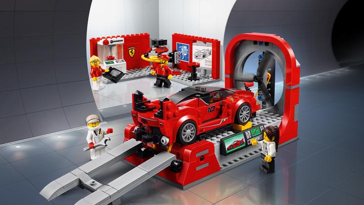 Actual product image LEGO FXX K and development centre (75882, LEGO Speed Champions)