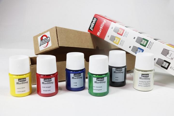 Produktbild Pebeo Erste Schritteset Marbling 6x (Smaragd, Zitronengelb, Schwarz, Cyan, Bengalrosa, marmorier bad 18 g, 20 ml)