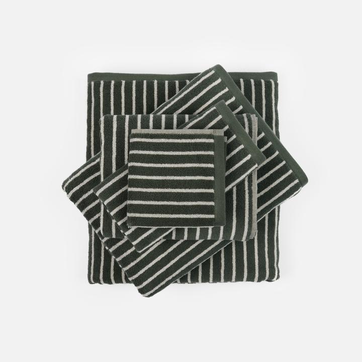 Dunkelgrün, Undyed