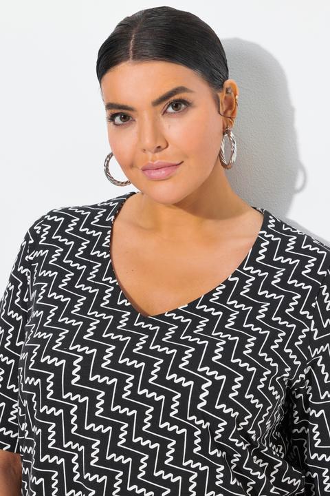 Actual product image Ulla Popken Zigzag Print Short Sleeve V-Neck Tee (46, 48)
