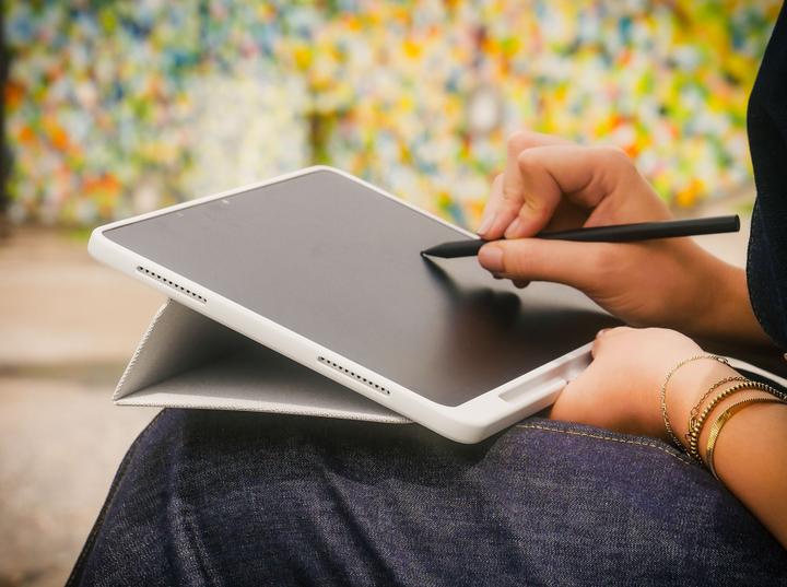 Actual product image Wacom MovinkPad 11 Case Stand