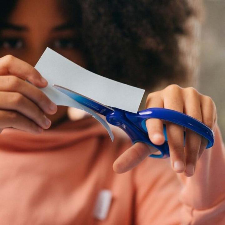 Actual product image Fiskars 1067854 Children's scissors, blue (15 cm)