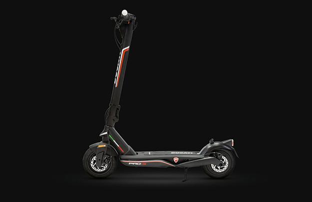 Immagine prodotto Ducati E-Scooter Pro-III (25 km/h, 50 km, 350 W)