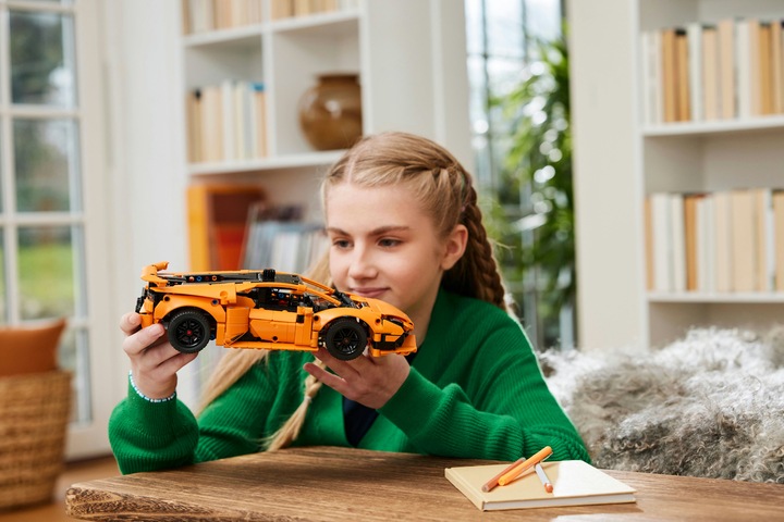 Actual product image LEGO Technic Lamborghini Huracán (42196, LEGO Technic, LEGO Rare Sets)