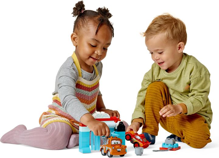 Actual product image LEGO Lightning McQueen and Mater in the car wash (10996)