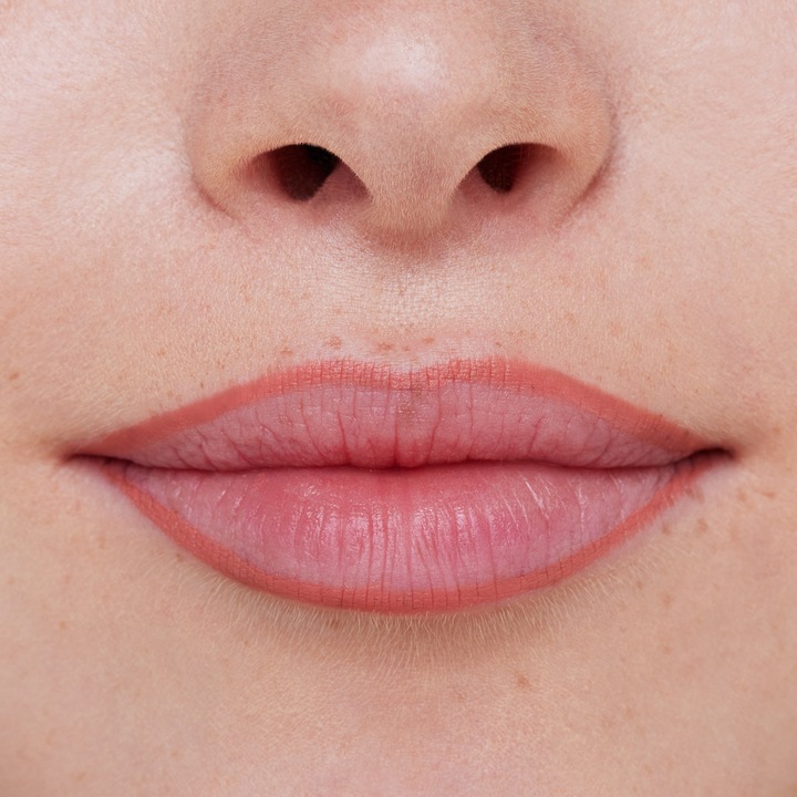 Actual product image essence 8h MATTE comfort lipliner (03 Soft Beige)