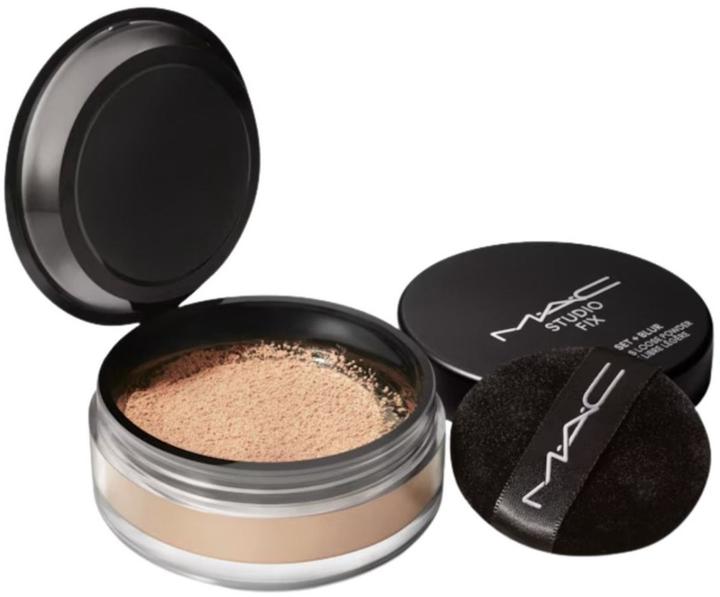 MAC Cosmetics Studio F / Blurring Weightl Powder Medium (Moyen/profondeur)
