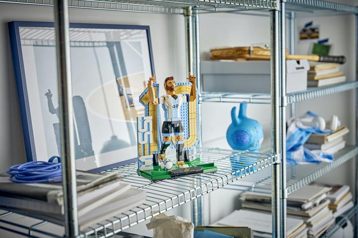 Image du produit LEGO Lionel Messi - Légende du football (43015, LEGO Editions)