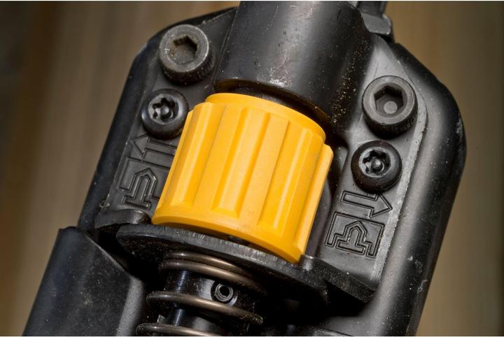 Actual product image DeWalt Vinegar DCN693N 18 V without battery and charger
