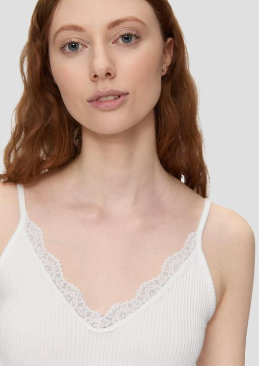 Produktbild S.Oliver T-Shirt Verkürztes Slim-Fit-Top mit Spitzen-Detail und Rippstruktur (XXL)