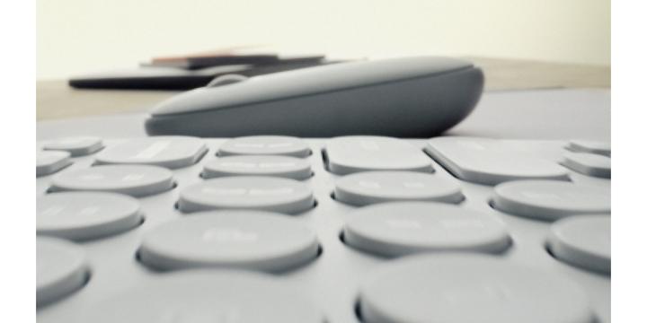 Produktbild Logitech PEBBLE KEYS 2 K380S TONAL WHITE (DE, Kabellos)