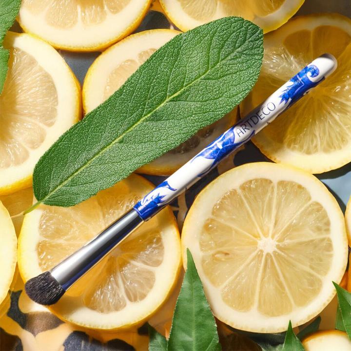 Actual product image Artdeco Blending Brush (Eye shadow)