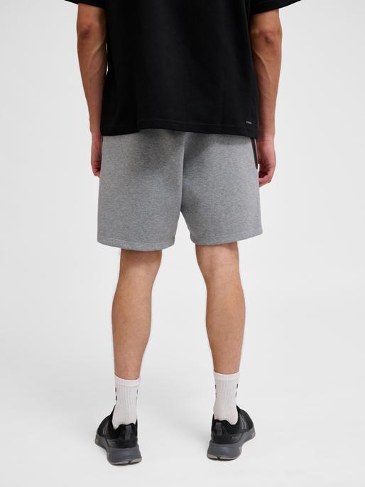 Actual product image hummel hmlTECH FLEECE SHORTS (L)