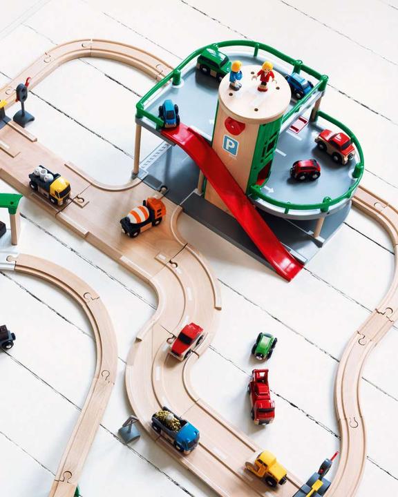 Actual product image Brio Multi-storey car park Strassen&Schienen