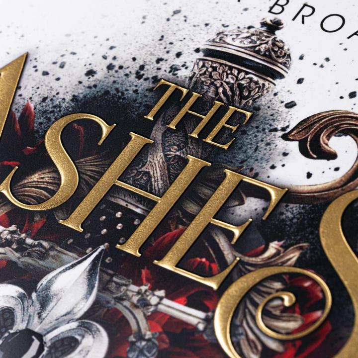 Image du produit The Ashes and the Star-Cursed King (Crowns of Nyaxia 2) (Allemand, Carissa Broadbent, 2024)