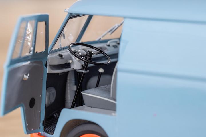 Actual product image Revell Model Set VW T1 panel van (Gulf Decoration)