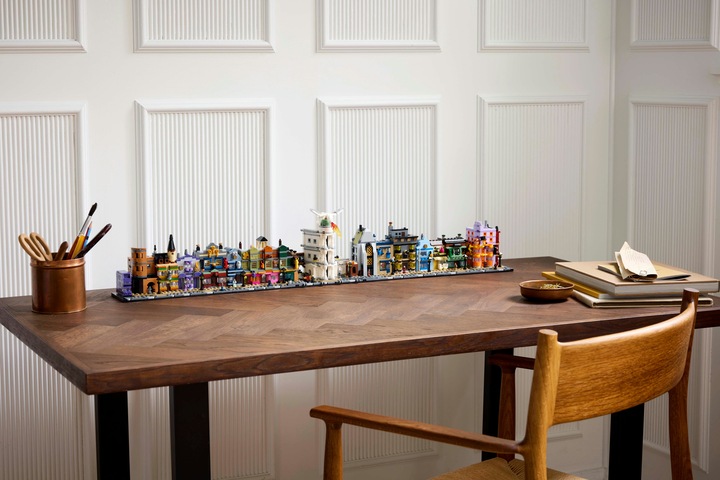 Actual product image LEGO Die Zauberläden der Winkelgasse (76444, LEGO Harry Potter)