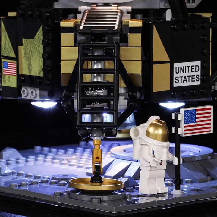 Immagine prodotto BrickBling Set di luci a LED per LEGO NASA: Modulo Lunare Apollo 11 (10266) incl. telecomando