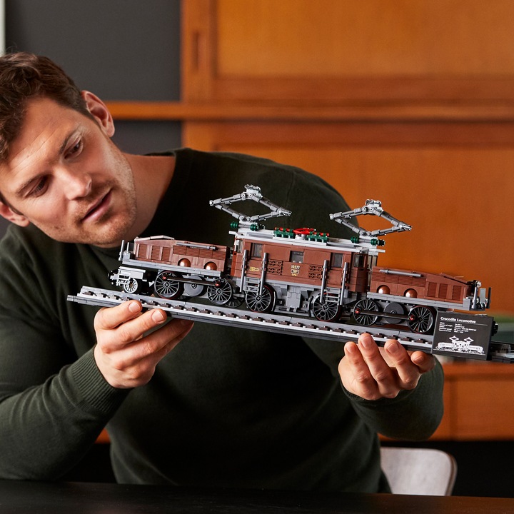 Image du produit LEGO La locomotive crocodile (10277, LEGO Icons)