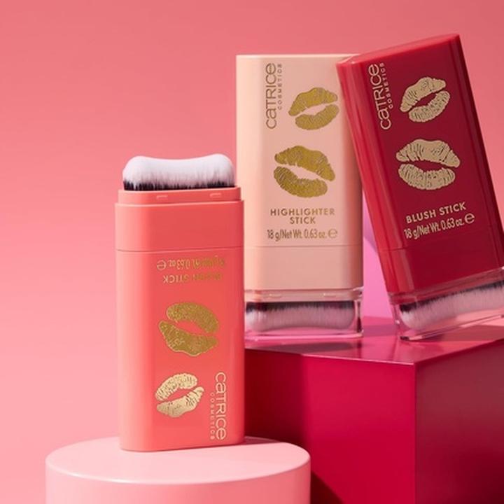 Actual product image Catrice KISS & GLOW Highlighter Stick (#EFEAE3, Highlighter)