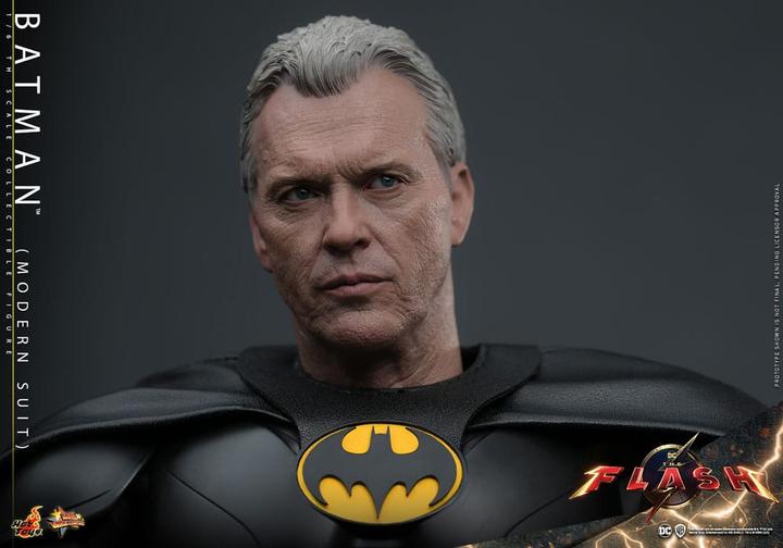 Actual product image Hot Toys The Flash figurine Movie Masterpiece 1/6 Batman (Modern Suit) 30 cm