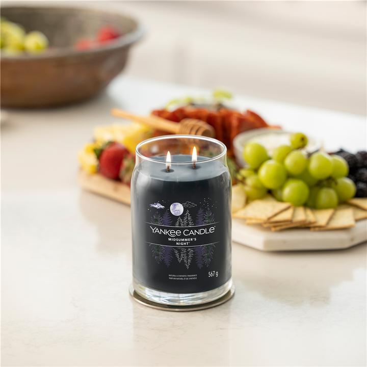 Actual product image Yankee Candle Midsummer's Night Signature Large Jar Scented Candle (567 g)