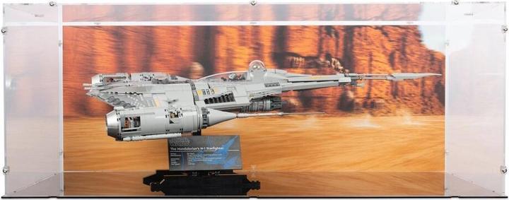 Produktbild iDisplayit Acryl-Display für LEGO® 75442 SW, N-1 Starfighter Mandalorianers, Hintergrundbild & schwarzem Boden