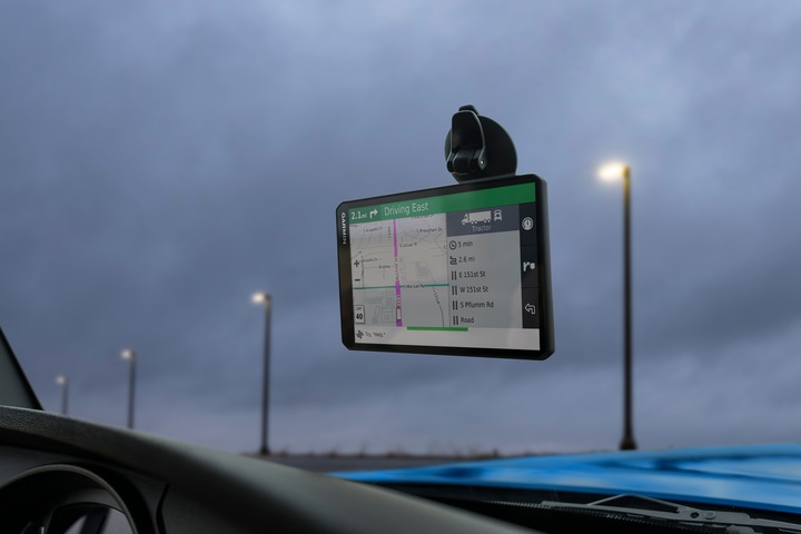 Actual product image Garmin Decl LGV810 (8")