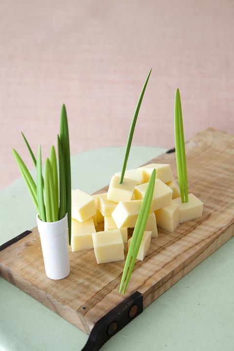 Actual product image Kikkerland Leaf Picks (12x)