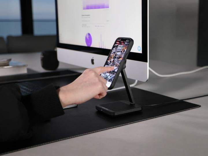 Actual product image Quad Lock Dual Desktop Charger (15 W)