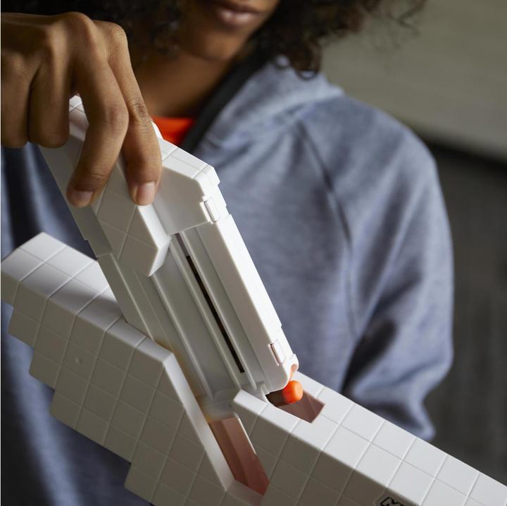 Produktbild Nerf Minecraft motorisierter Sabrewing Bogen feuert Darts