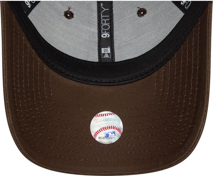 Actual product image New Era 9Forty Ladies Cap - New York Yankees Walnut Brown